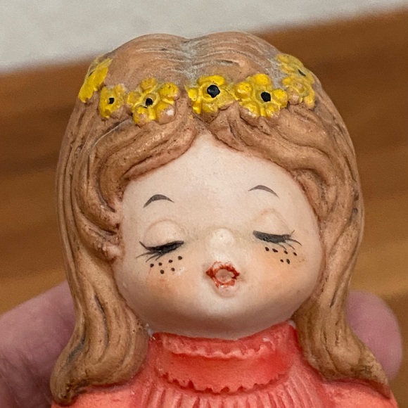 Pair of Vintage 1979 LUCY RIGG Adorable Kissing Boy & Girl Figurine Kitsch - Picture 13 of 15